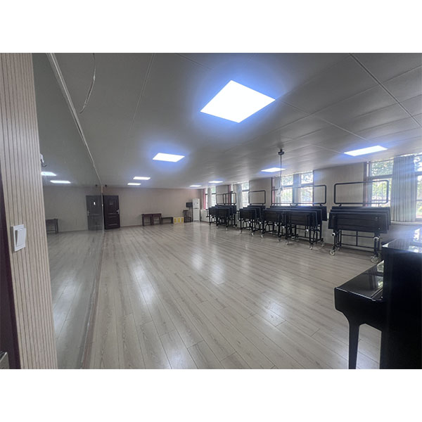 还在为空间装修纠结不已？来七彩广告 —— 济宁专业创意设计团队，助你将理想空间照进现实！