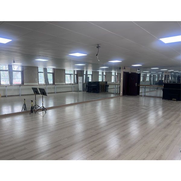 你是否正为装修犯愁？交给七彩广告就对了