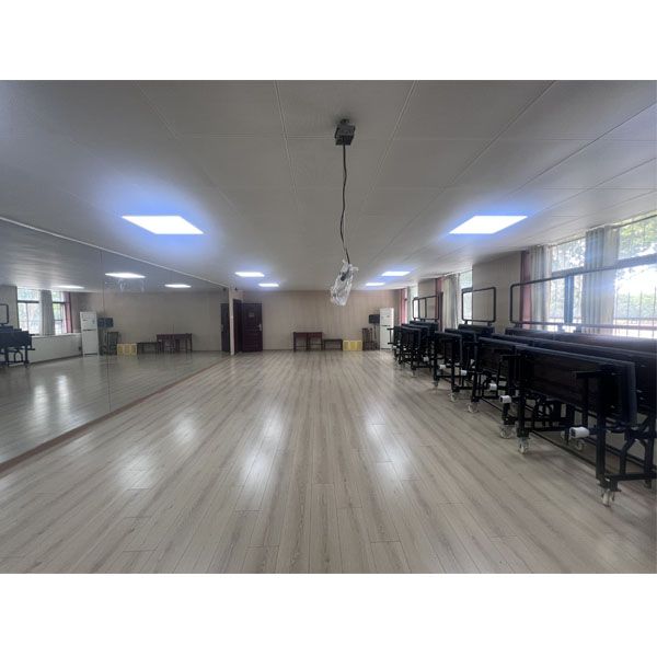 还在为空间装修纠结不已？来七彩广告 —— 济宁专业创意设计团队，助你将理想空间照进现实！